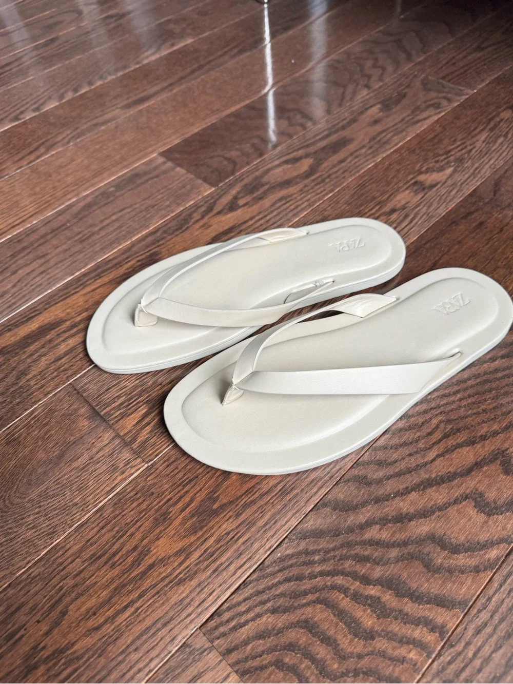 ZARA Off White Minimalist Flip Flop Sandals
